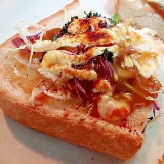 千切り野菜とカレーとブロコスプラウトのミニトースト